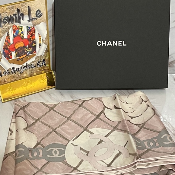 Chanel shawl - Picture 2 of 6